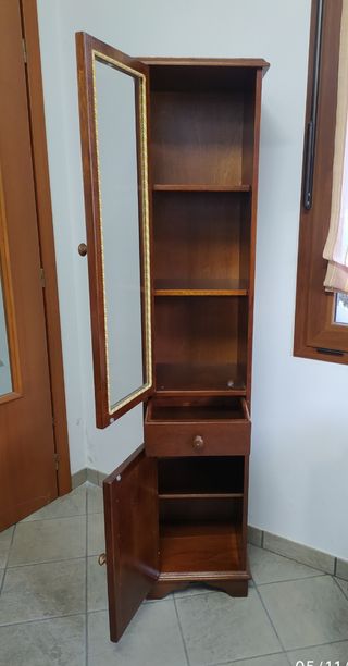 Vetrina in legno massello noce