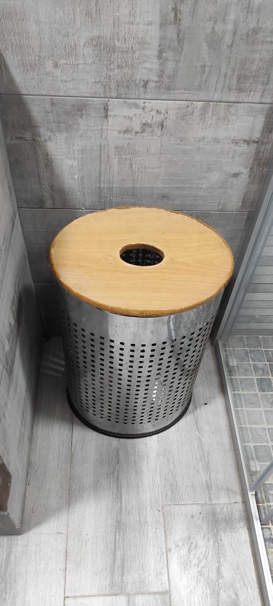 Cesto de ropa para baño