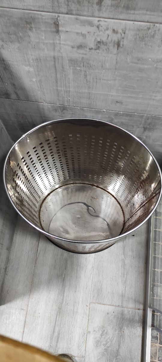 Cesto de ropa para baño