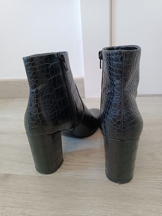 Botines de tacón negro cocodrilo Mango