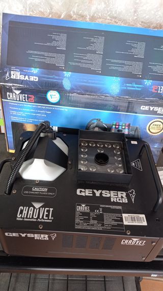 MAQUINA HUMO Y EFECTOS LUZ COLOR GEISER RGB