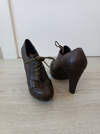 Botines de tacón marrones talla 40