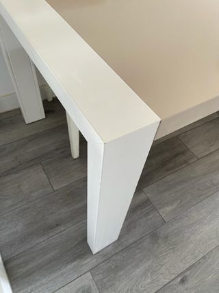 mueble tv + mesa extensible con sillas