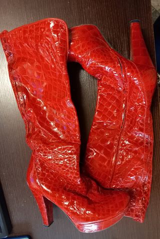 Stivali rosso pelle lucido