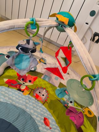 Gimnasio bebé / manta de juegos Tiny Love