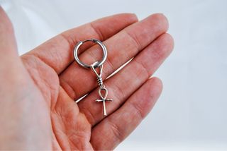 PENDIENTES HOLE ROUND ANKH BLEY