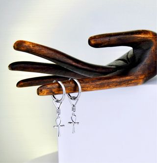 PENDIENTES HOLE ROUND ANKH BLEY