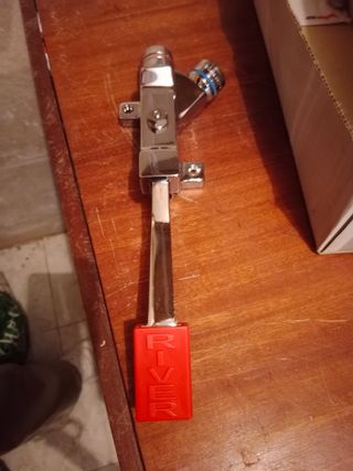 Grifo de pedal dos aguas