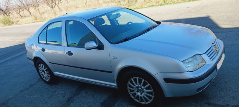 Volkswagen Bora 2002 - foto 1