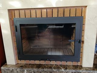 Puerta de Chimenea. Nueva.