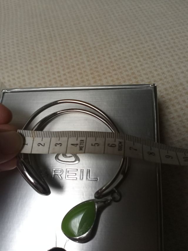 Brazalete Breil tipo imperdible y pera