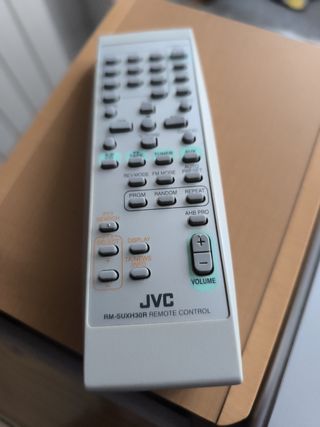 Mini cadena JVC con mando
