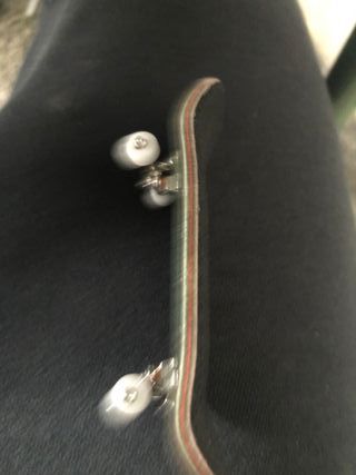 finger skate