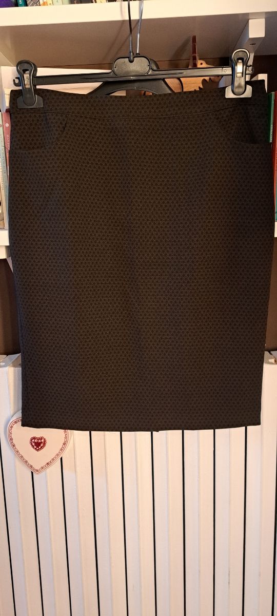 Bellissima gonna Camomilla nera 95 % cotone