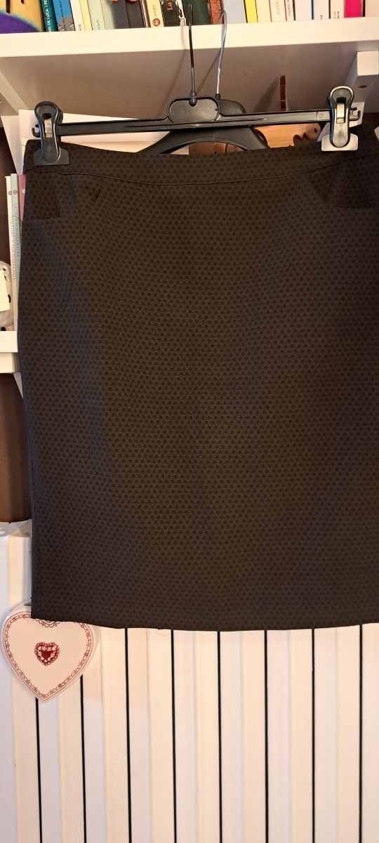 Bellissima gonna Camomilla nera 95 % cotone