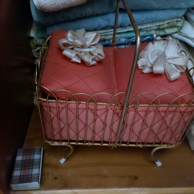 Costurero antiguo de juguete