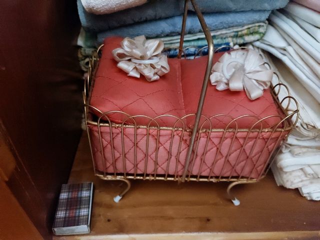 Costurero antiguo de juguete