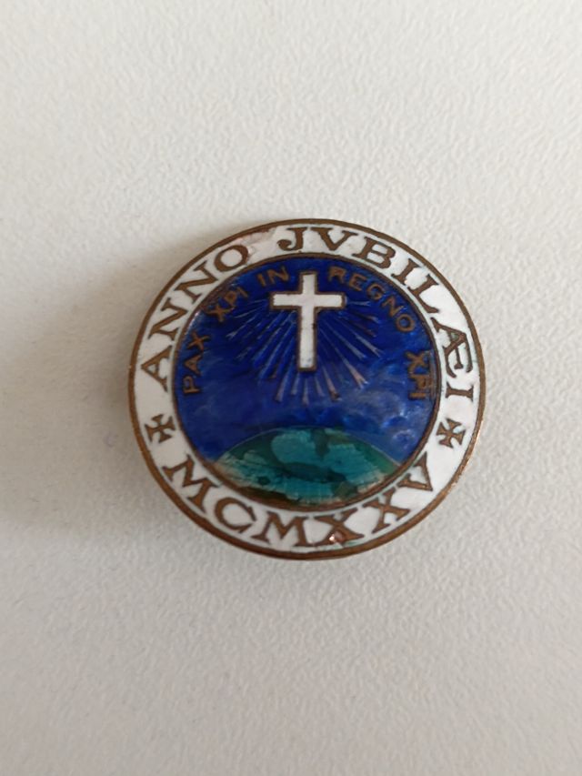 Spilla smaltata anno santo 1925
