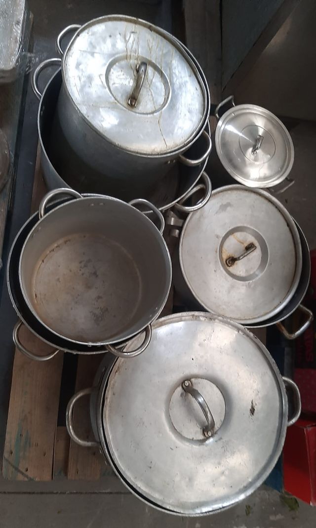 Lotto di 7 pentole in alluminio di diversa capacità