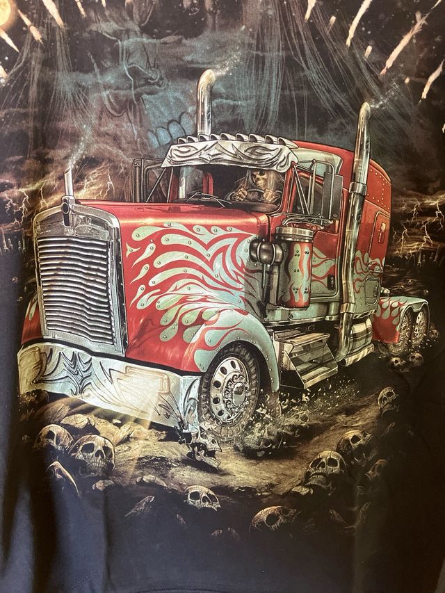 Camiseta esqueleto camionero