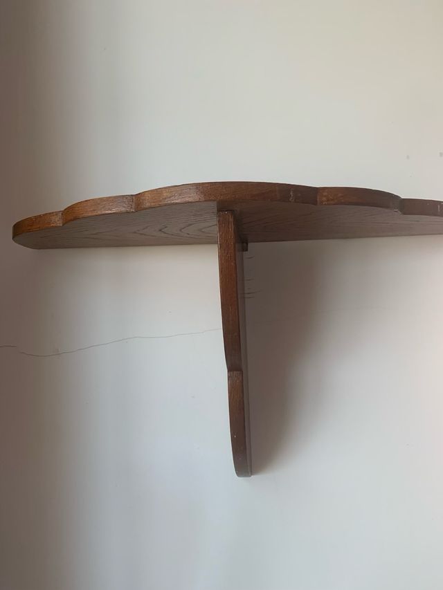 Nicchia in legno per madonnina con mensola