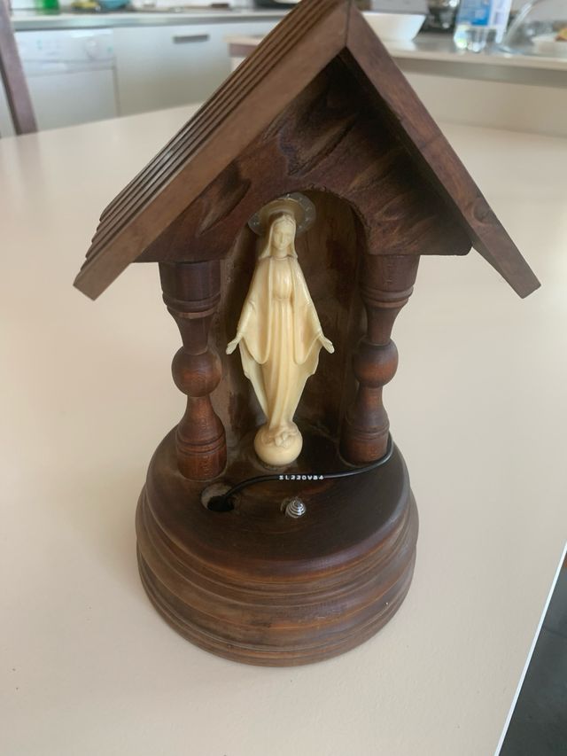 Nicchia in legno per madonnina con mensola