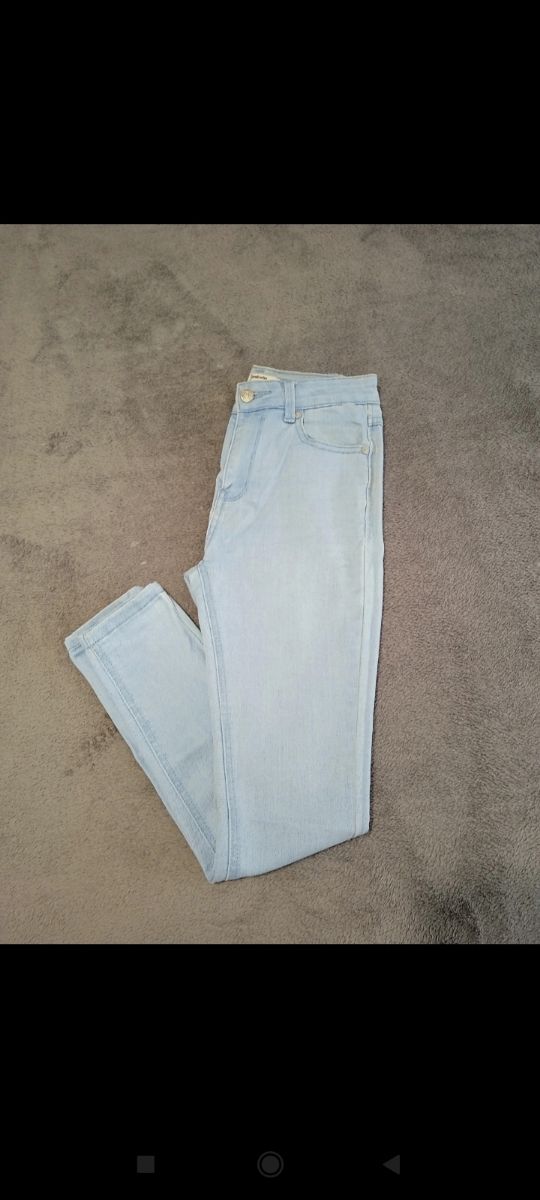 Pantalón vaquero Stradivarius talla 32