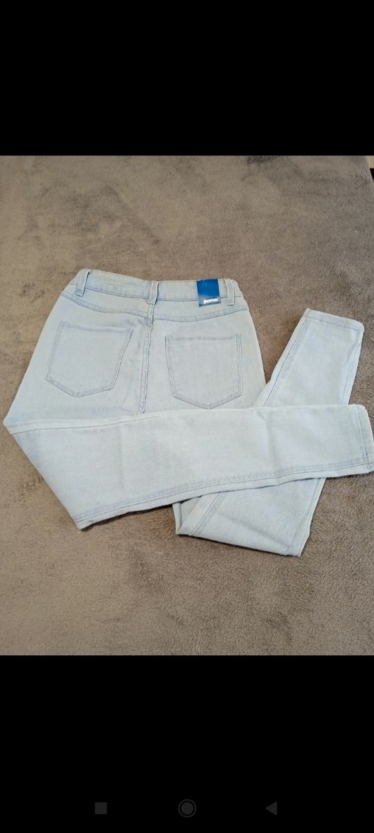 Pantalón vaquero Stradivarius talla 32