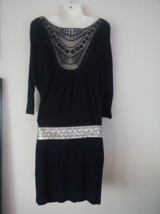 Vestito Lefties nero, taglia S. Due cinture