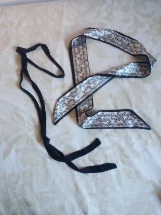 Vestito Lefties nero, taglia S. Due cinture