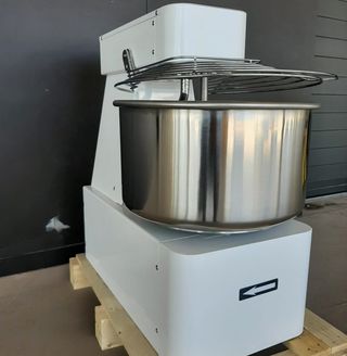 AMASADORA PROFESIONAL DE 40 LITROS