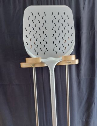 PALA PARA PIZZA RANURADA-ALEACION DE ALUMINIO