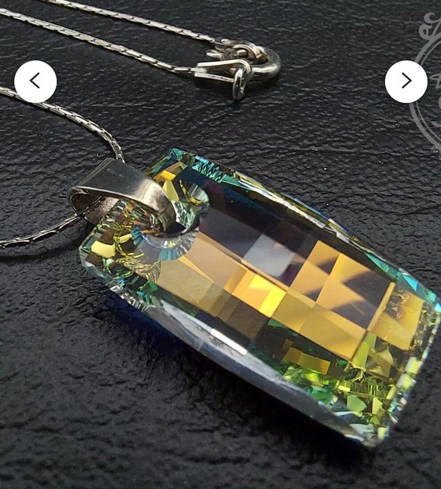 SWAROVSKI  Colgante. Pendientes. Unisex.