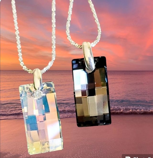 SWAROVSKI  Colgante. Pendientes. Unisex.