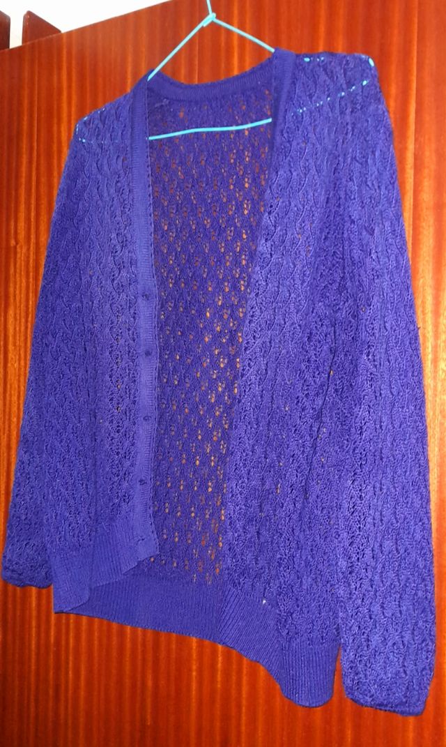 Rebequita tejida color azul violáceo