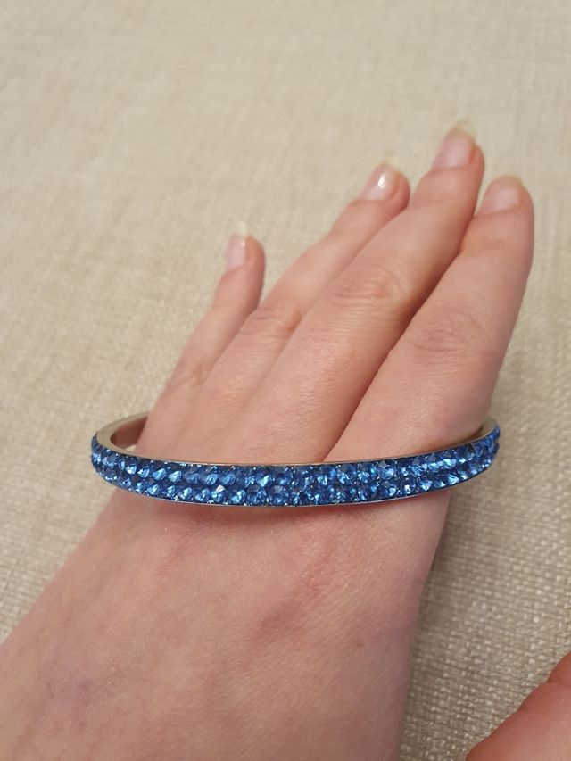 Bracciale con pietre blu