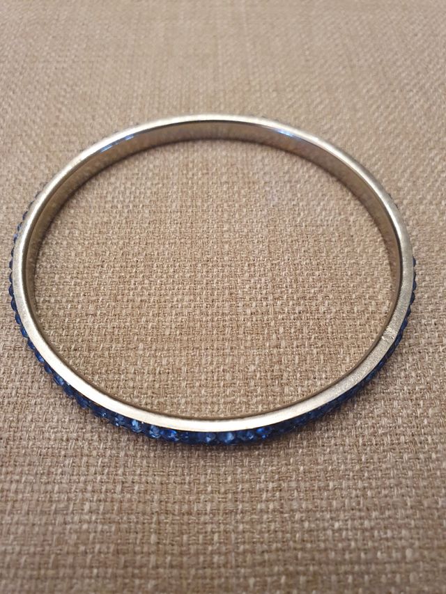 Bracciale con pietre blu