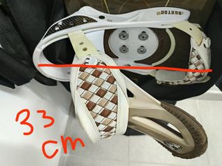 Tabla de snowboard con fijaciones