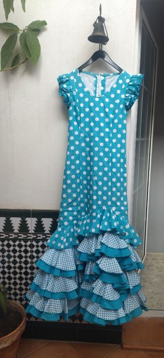 Traje de flamenca,niñas( cremallera descosida un p