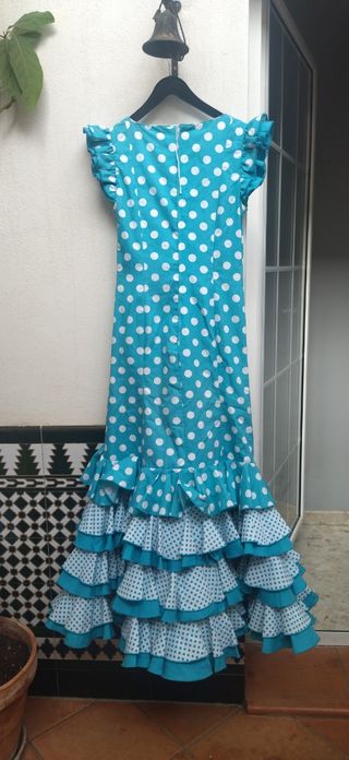 Traje de flamenca,niñas( cremallera descosida un p