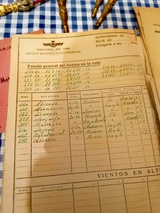 Lote cordones, insignias de solapa y Documentos