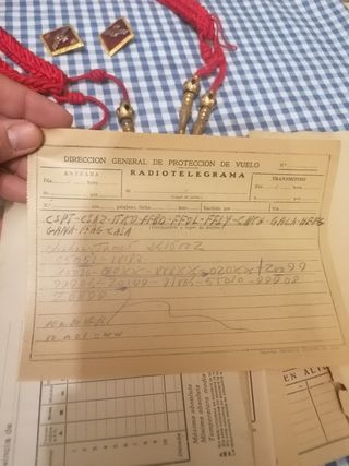 Lote cordones, insignias de solapa y Documentos