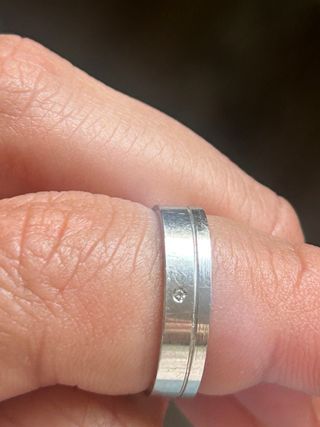 alianza plata con diamante mujer