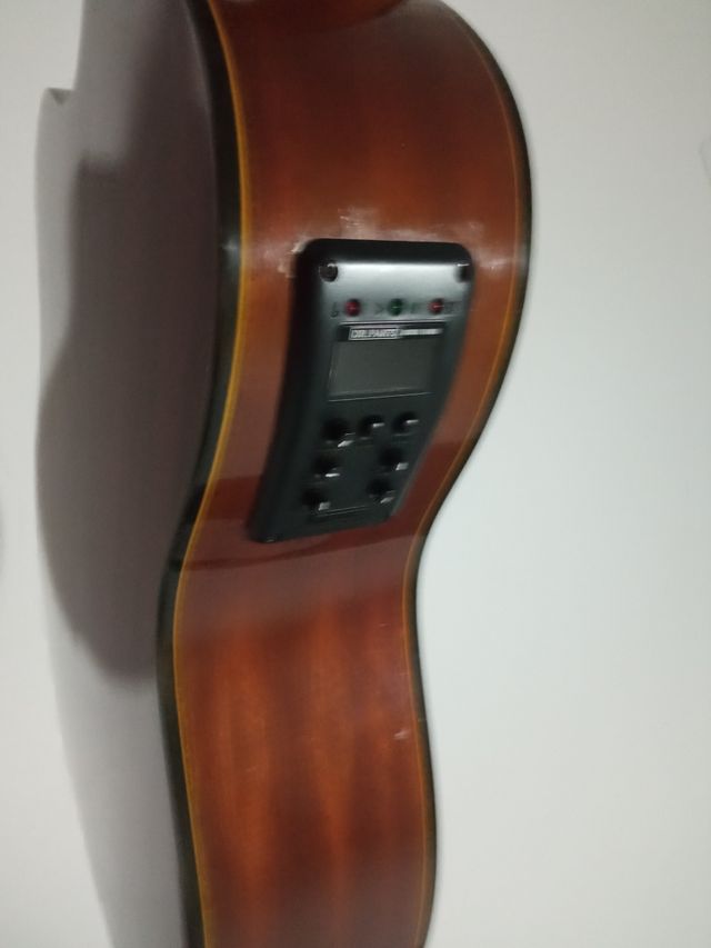 Guitarra amplificada cutewei Valencia