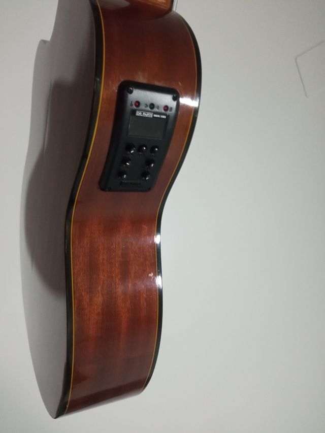 Guitarra amplificada cutewei Valencia