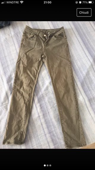 pantalone modello jeans