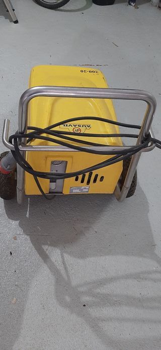 Maquina Hidrolimpiadora Profesional seminueva.