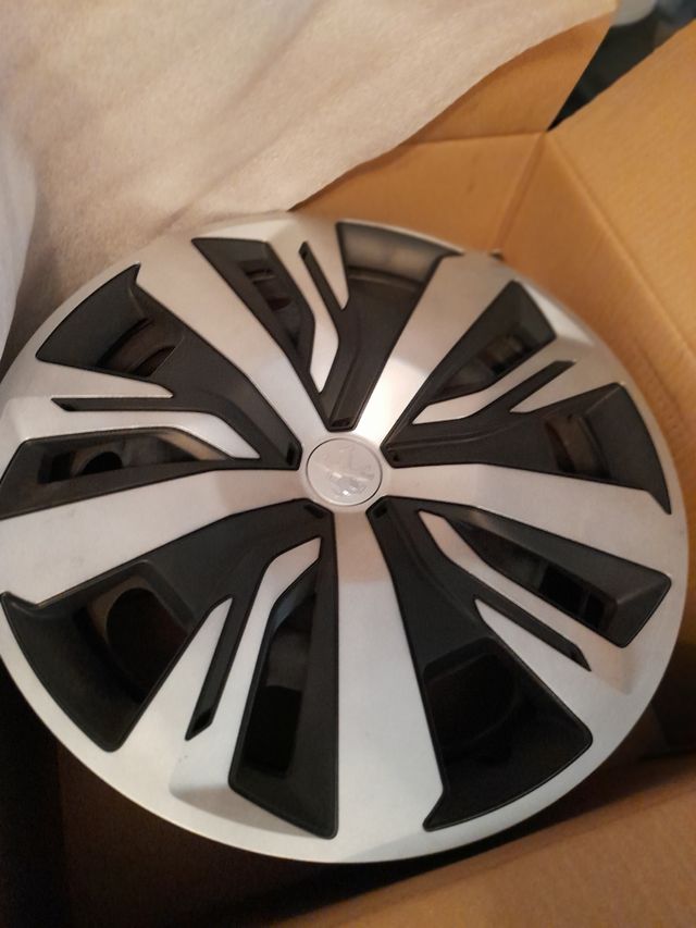 4 Llantas con tapacubos originales Peugeot 2008