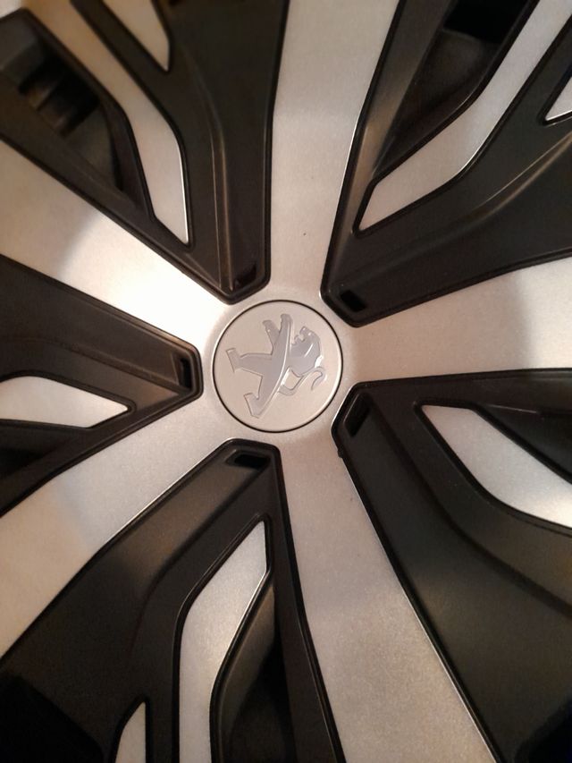 4 Llantas con tapacubos originales Peugeot 2008