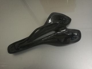 Sillín de bicicleta de carbono